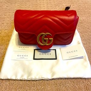 Gucci GG marmont matelasse super mini in red